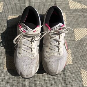 White and pink tennis shoes.